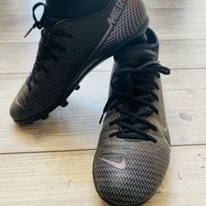 Kids Nike soccer cleats size 4.5